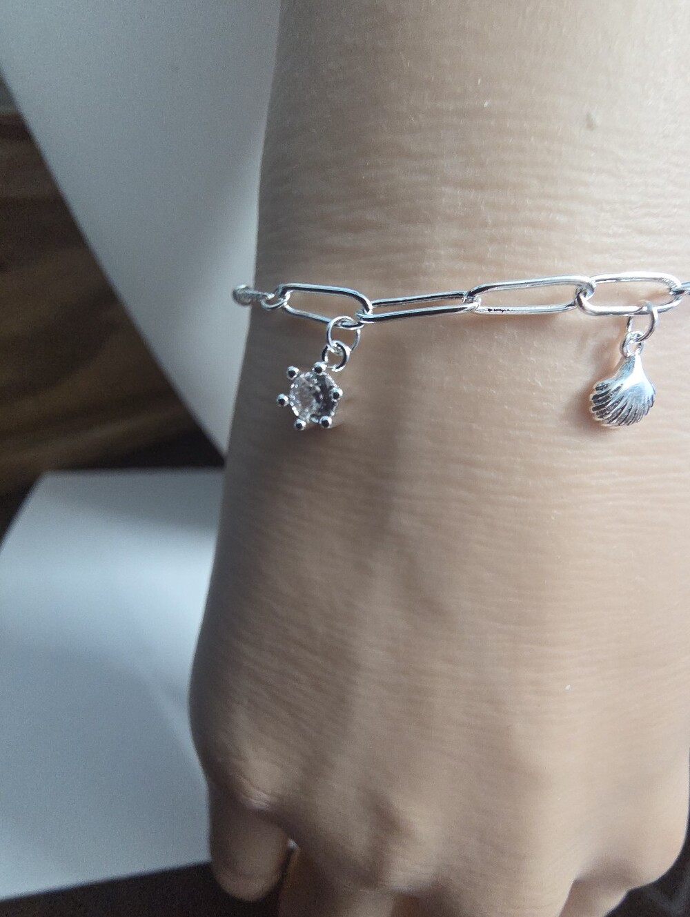 Elegant s925 sterling silver paperclip chain bracelet. This piece has a lobster